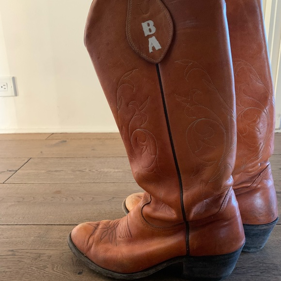 Vintage cowboy boots.I wear an 11 woman’s and they fit - Picture 2 of 4